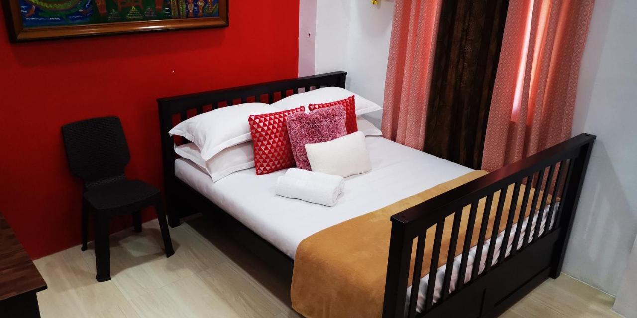 Country Bug Inn Tagaytay City Esterno foto